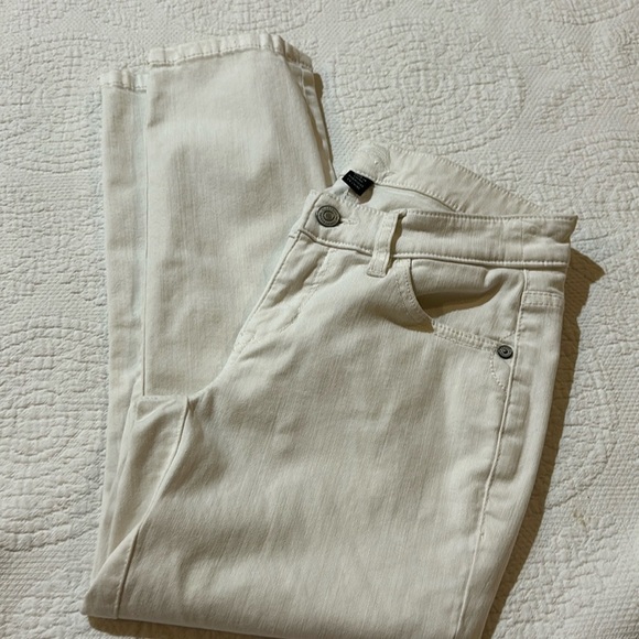 Tommy Bahama Denim - Tommy Bahama crop denim. 0